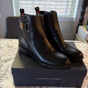 Tommy Hilfiger Elegant Black Ankle Booties